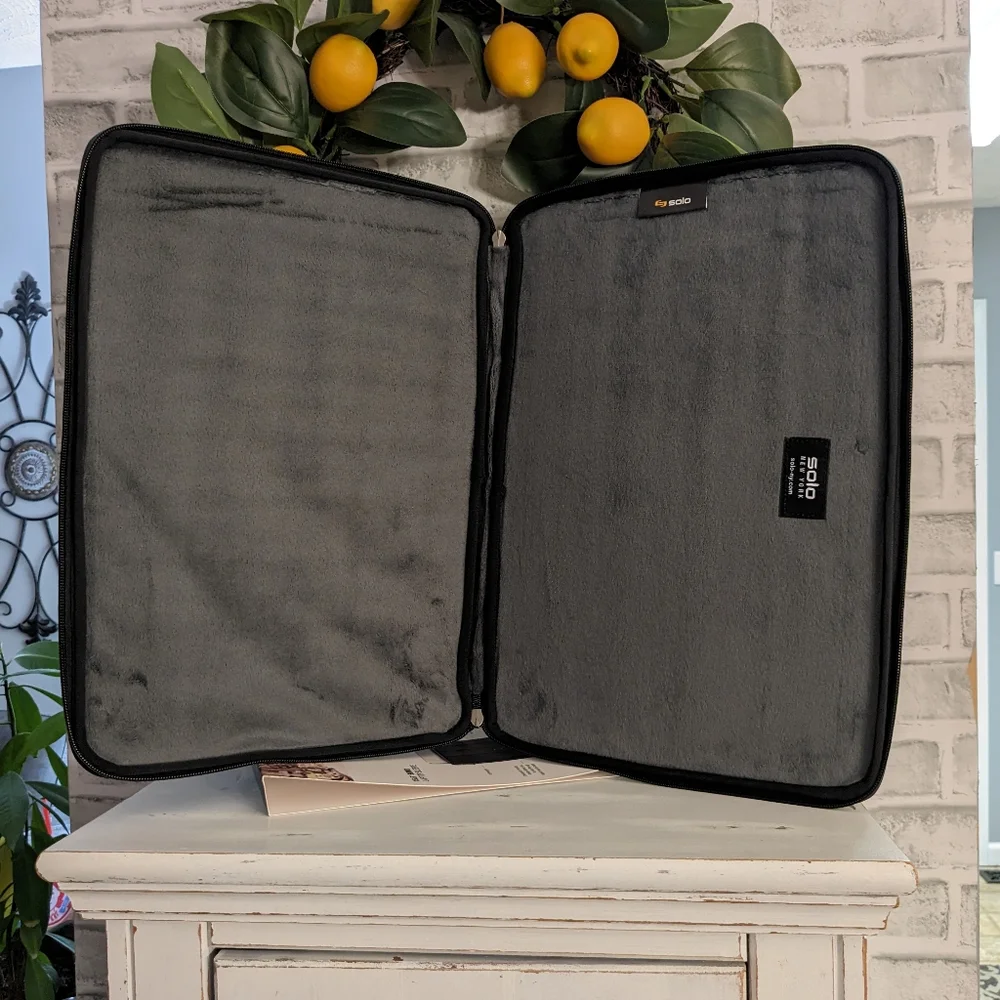 Solo New York 15.6 Bond Laptop Sleeve Protector carrier padded
